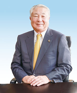 鹿間陸郎市長