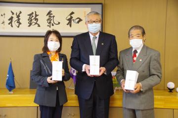 東金奉仕団写真3人