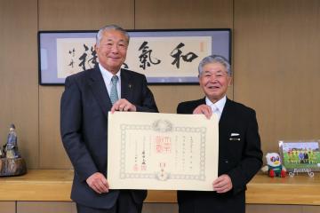 叙勲渡邉直樹氏写真