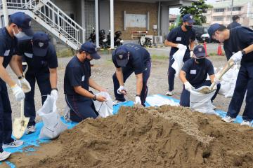 警察学校土のう作り2